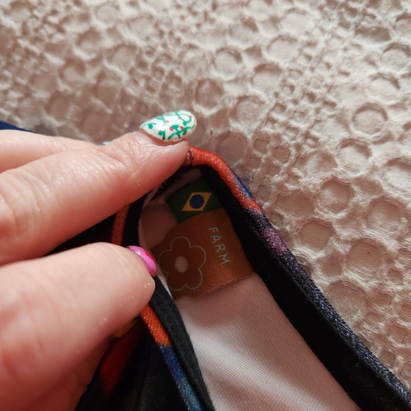 Geometric Patterned Long Sleeve Top - Picture 2 of 8